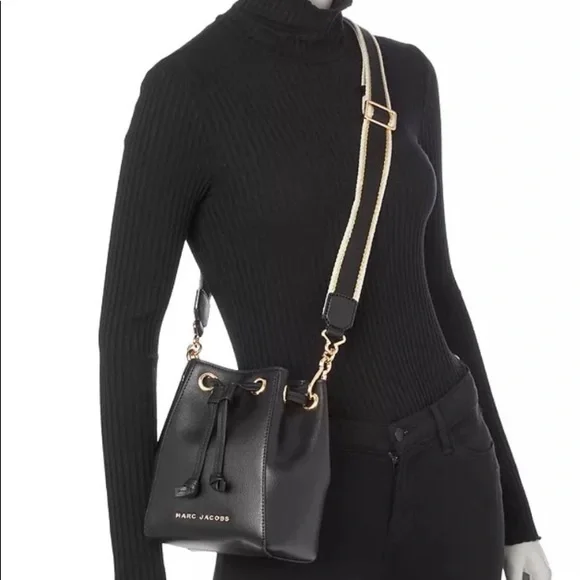 Authentic THE MARC JACOBS Leather Drawstring bucket bag - Picture 4 of 16